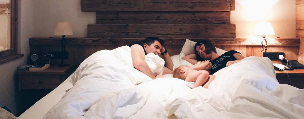 met baby in bed